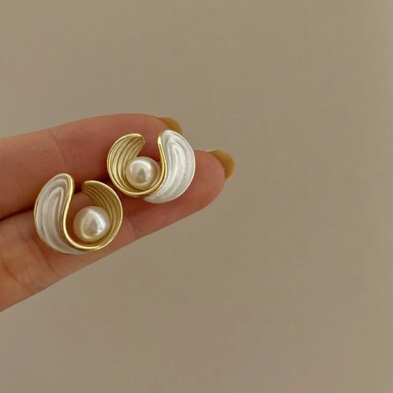 Boucles d'Oreilles Clou en Nacre et Perle Coquillage 