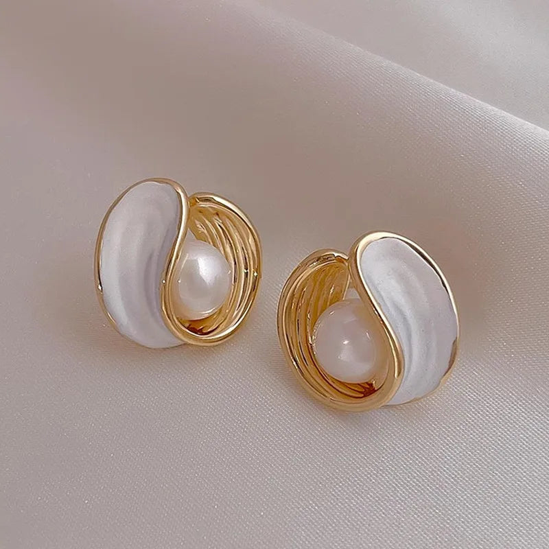 Boucles d'Oreilles Clou en Nacre et Perle Coquillage 