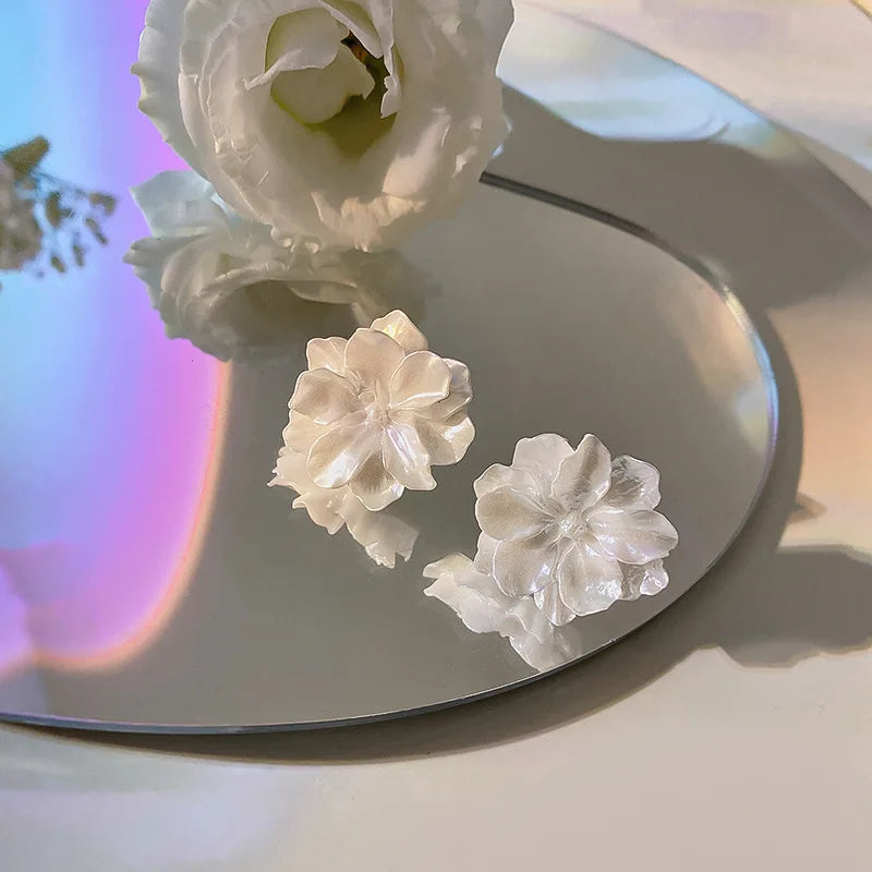 Boucles d'Oreilles Clou Fleur Blanche