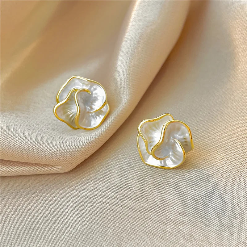 Boucles d'Oreilles Clou Fleur de Camélia