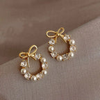 Boucles d'Oreilles Créoles avec Perles et Noeud de Papillon