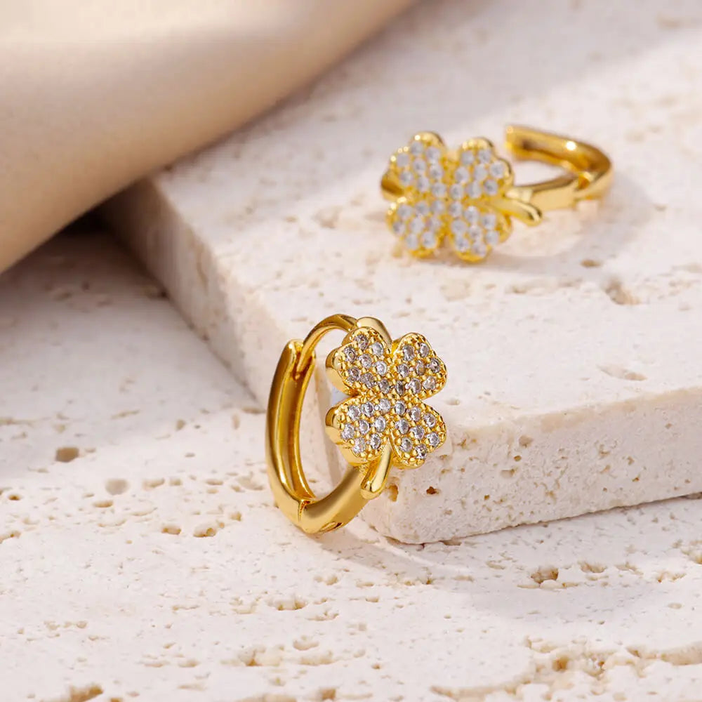 Boucles d'Oreilles Créoles Trèfle à 4 Feuilles en Zircon 