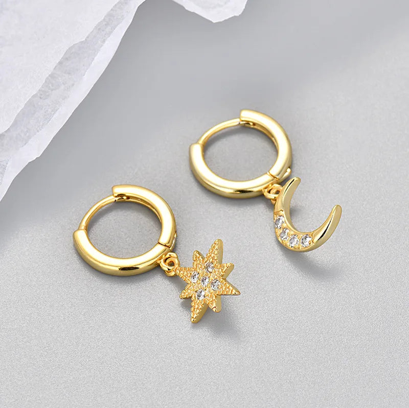 Boucles d'Oreilles Pendantes Etoile et Lune en Zircon or