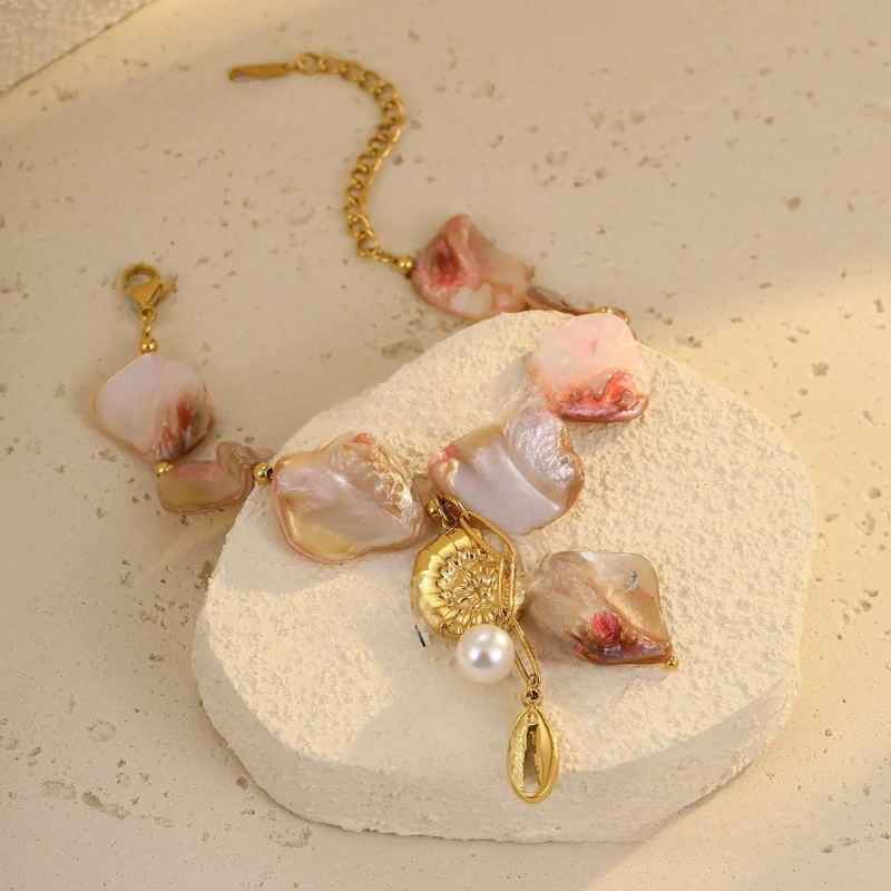 Bracelet Coquillage avec Belles Perles en Nacre
