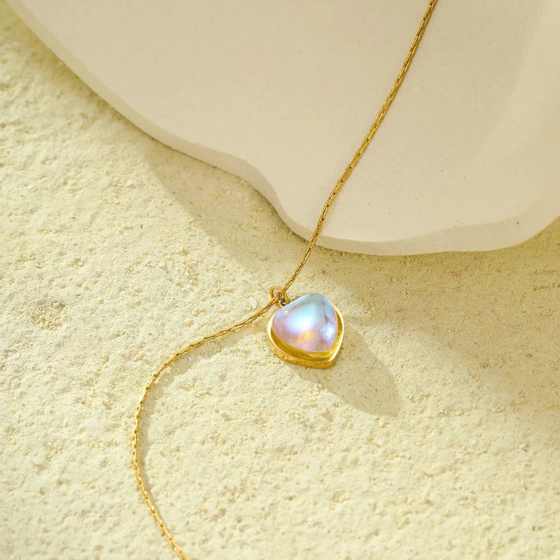 Collier avec Joli Pendentif Coeur Pierre de Lune
