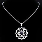 Collier avec Joli Pendentif Fleur de Lotus 