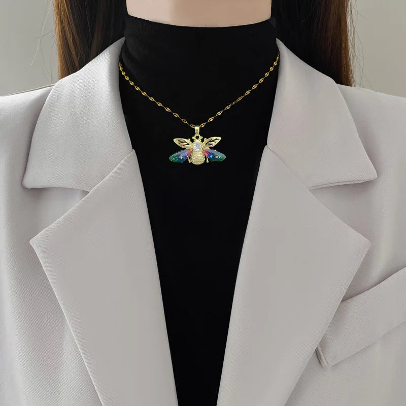 Collier avec pendentif abeille