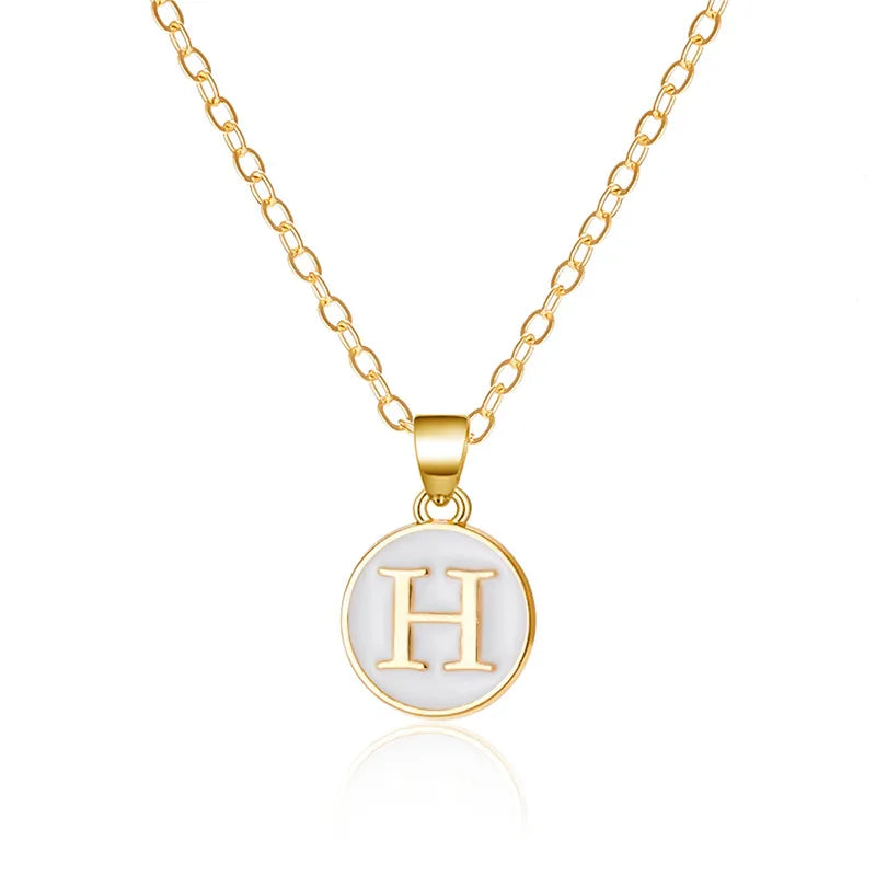 Collier avec pendentif blanc initiale h