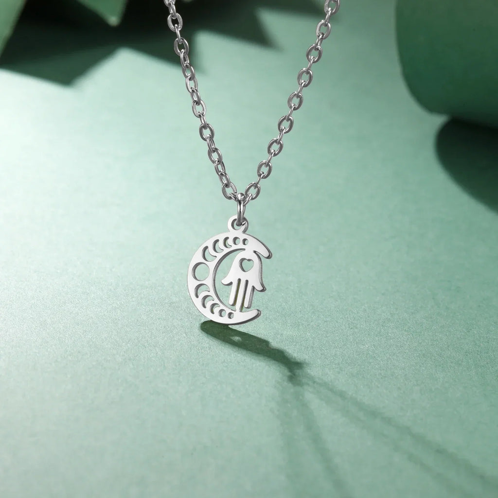 Collier avec pendentif islamique croissant de lune et main de Fatma arabe argent