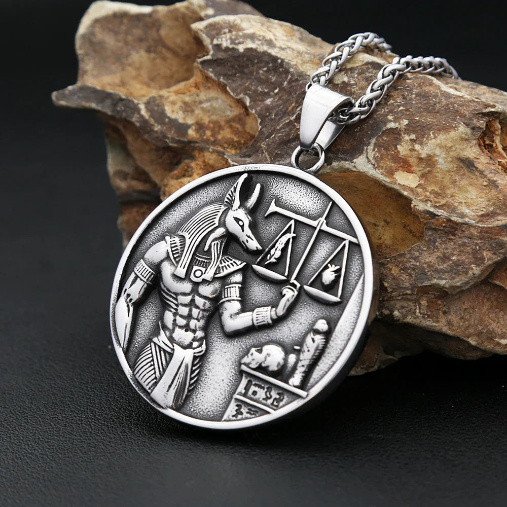 Collier avec Pendentif d'Anubis