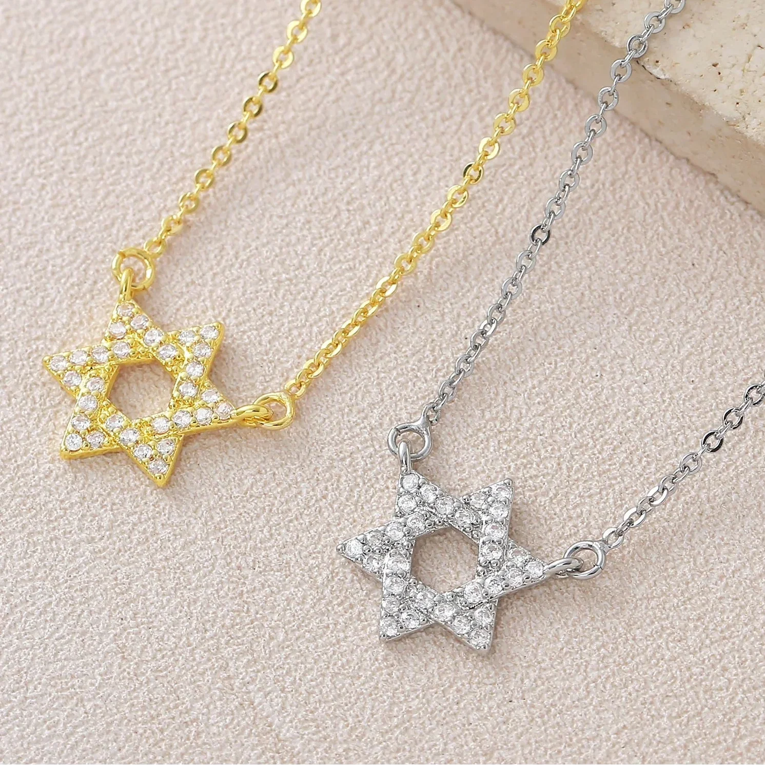 Collier avec pendentif de l'étoile de David en strass symbole juif