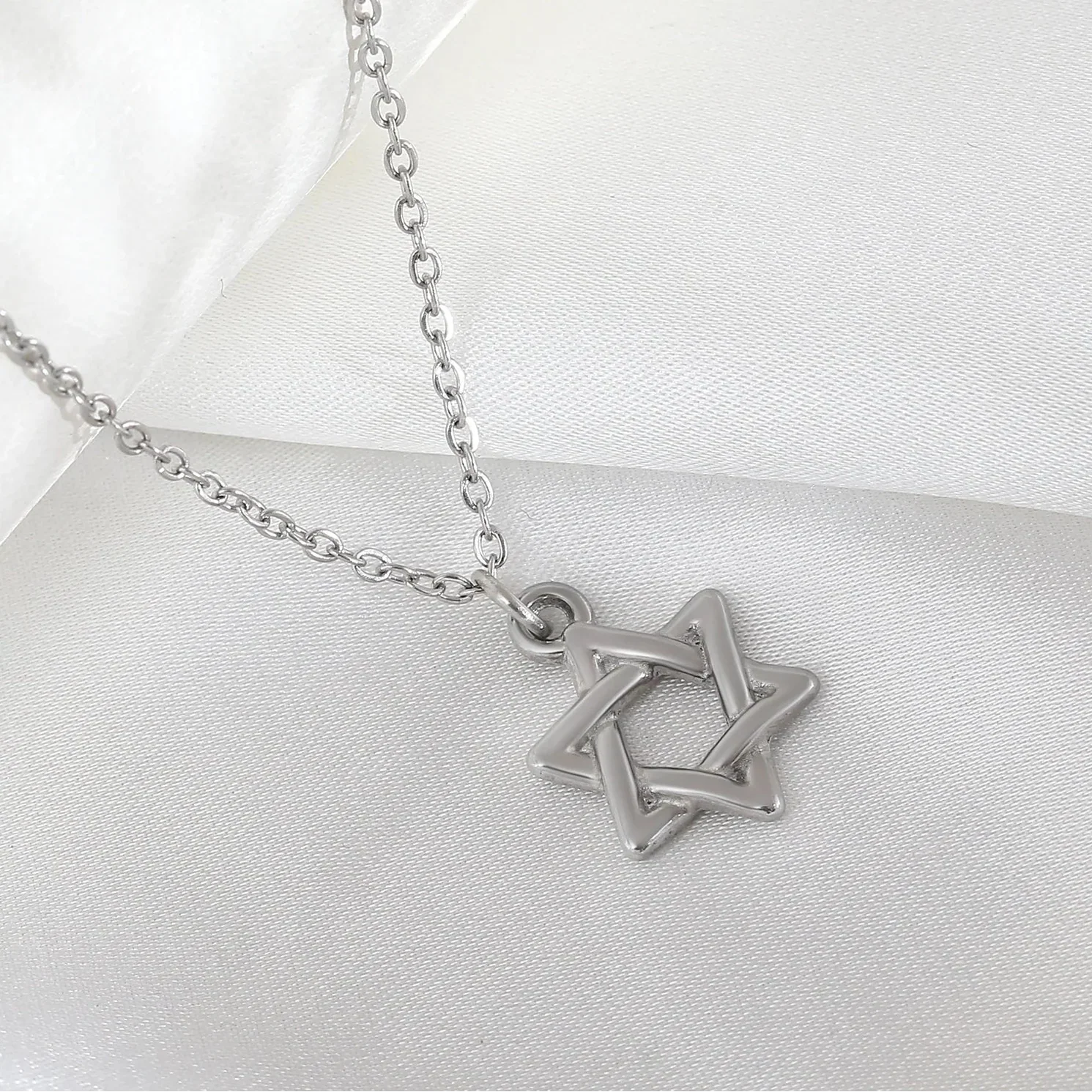 Collier avec pendentif de l'étoile de David symbolique juive argent