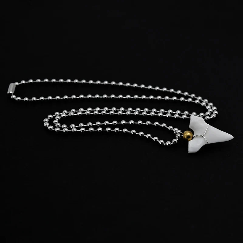 Collier avec Pendentif Dent de Requin Blanche