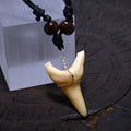 Collier avec Pendentif Dent de Requin Style Tribal