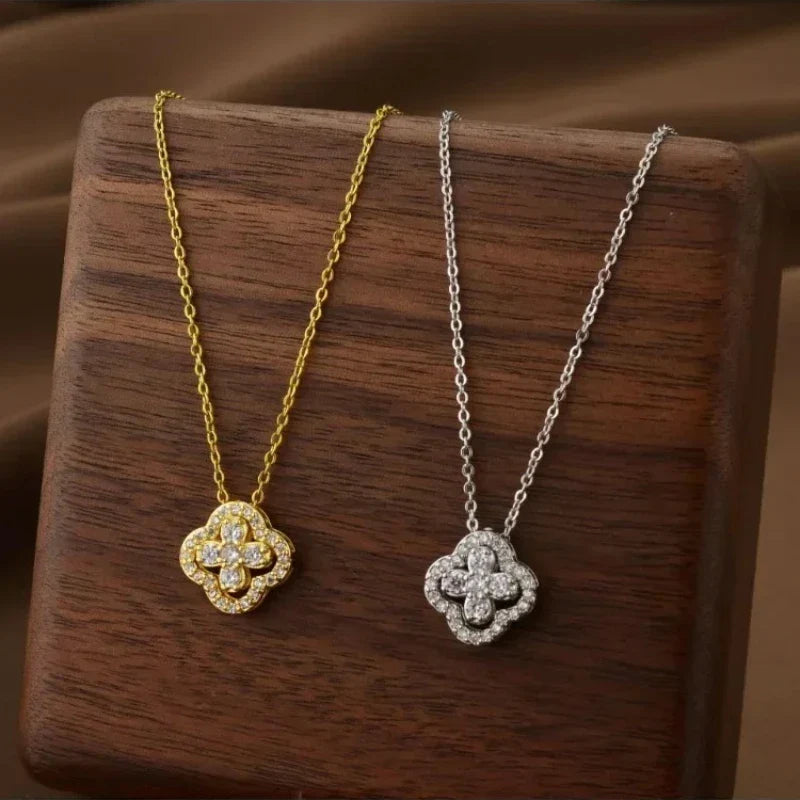 Collier avec Pendentif en Feuille de Trèfle à 4 Feuilles en Zircon or