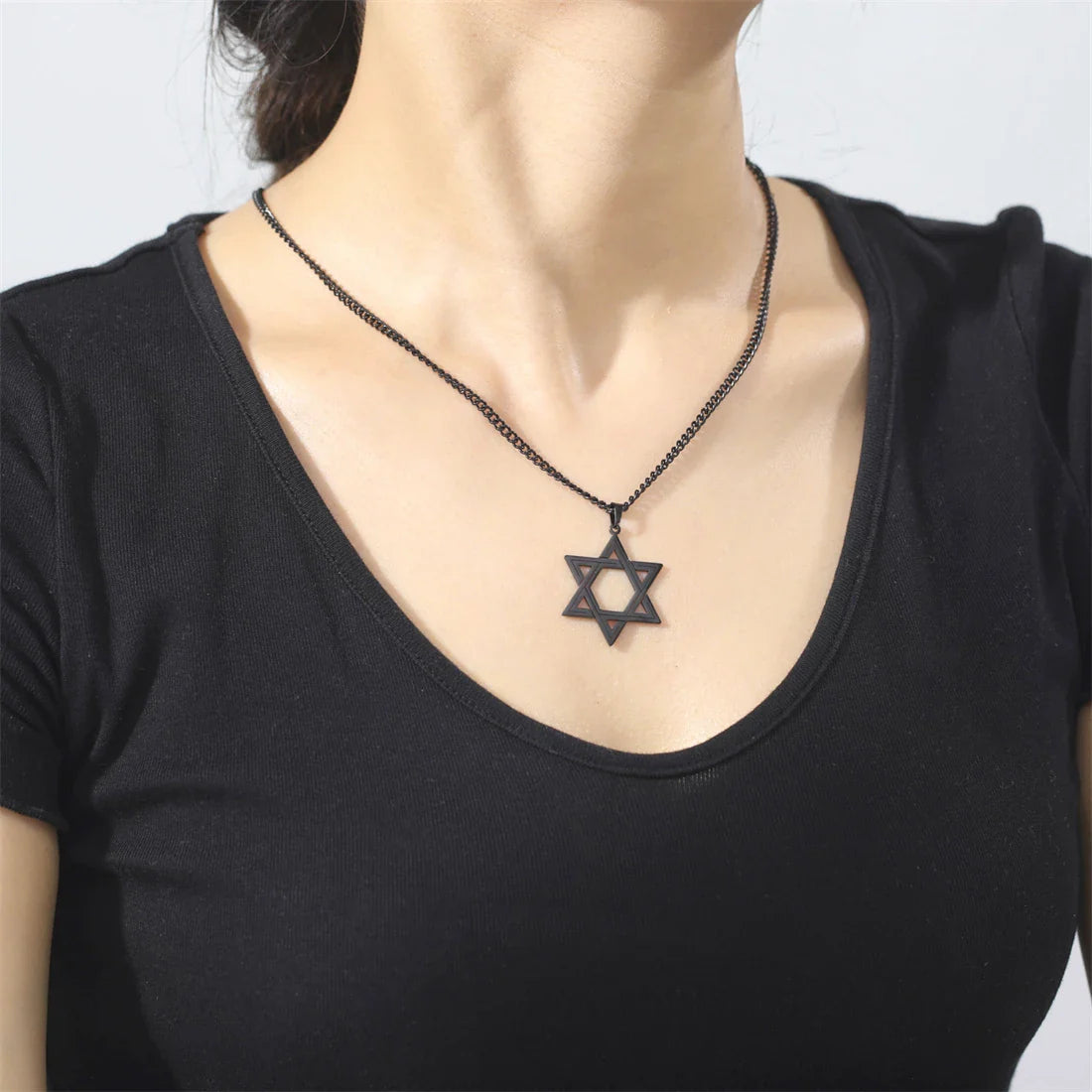 Collier avec Pendentif Etoile de David noir