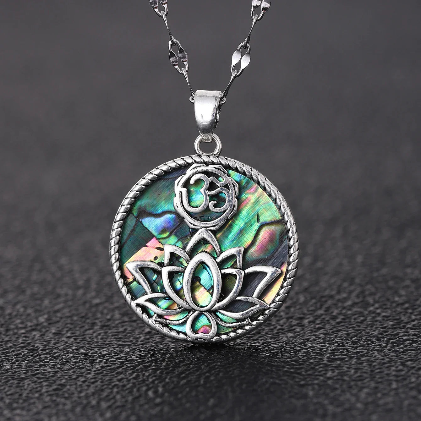 Collier avec Pendentif Fleur de Lotus