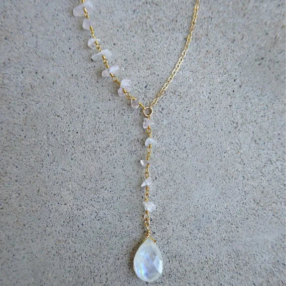 Collier avec Pendentif Goutte d'Eau en Crystal Pierre de Lune