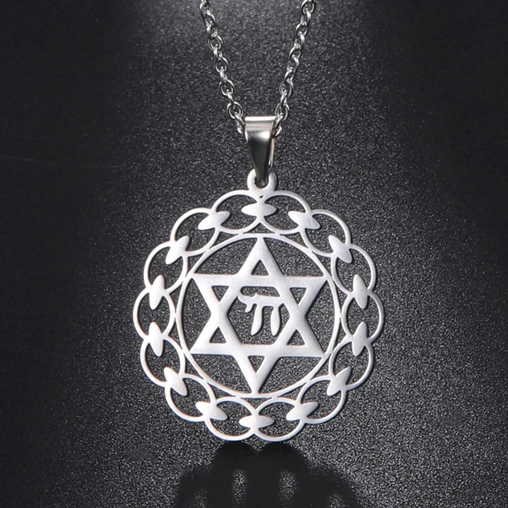 Collier avec pendentif gravé avec les symboles juifs étoile de David et Chai