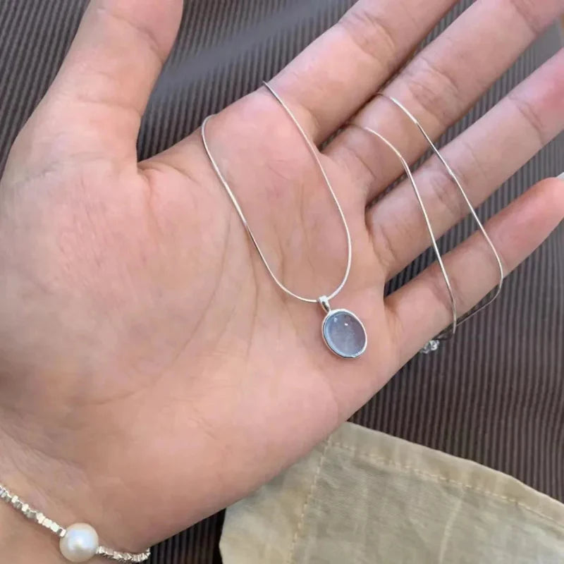 Collier avec Pendentif Ovale Pierre de Lune bleu