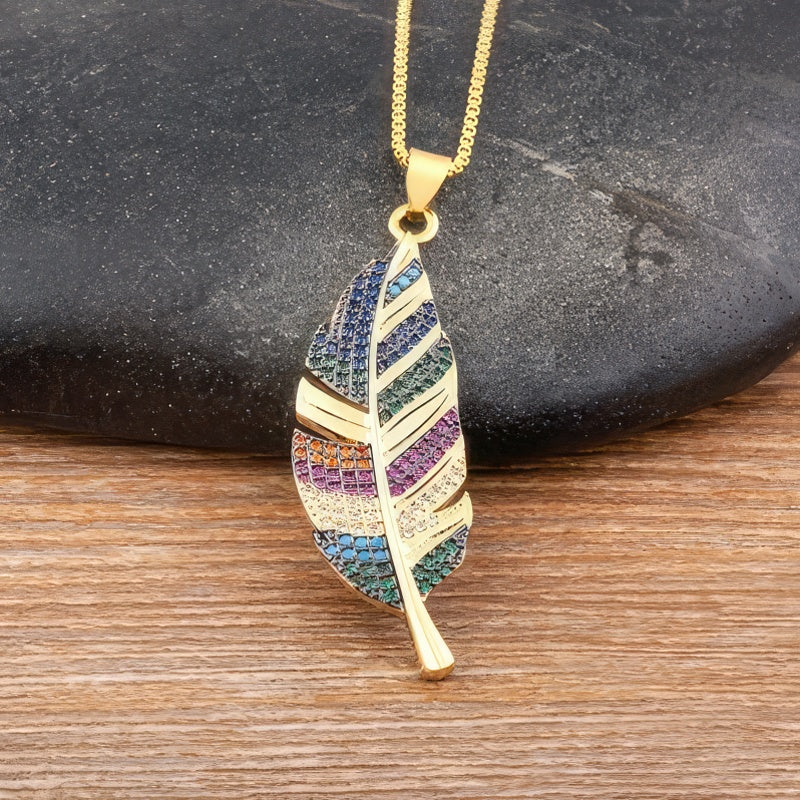 Collier avec Pendentif Plume et Zircon