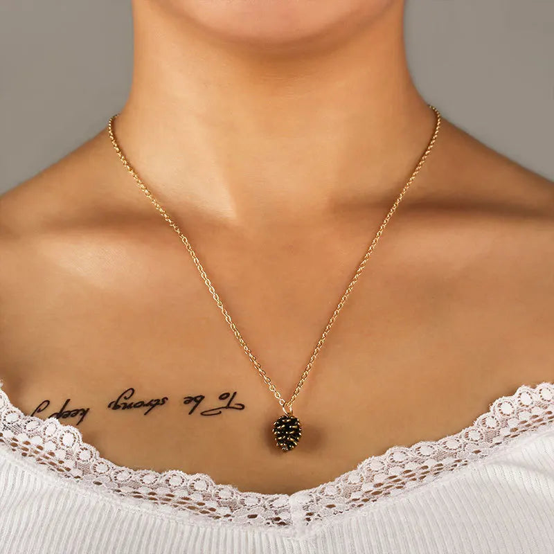 Collier avec Pendentif Pomme de Pin Femme or