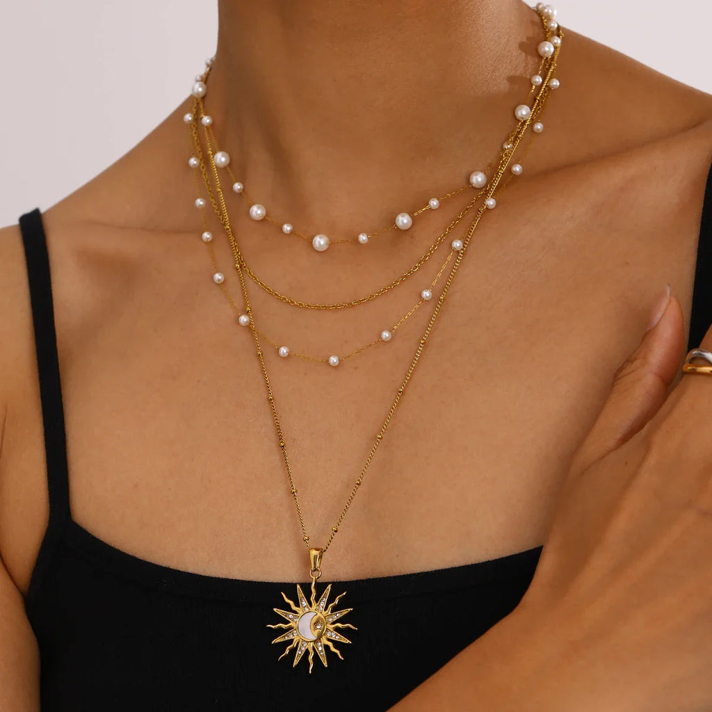 Collier avec Charmant Pendentif Soleil et Lune