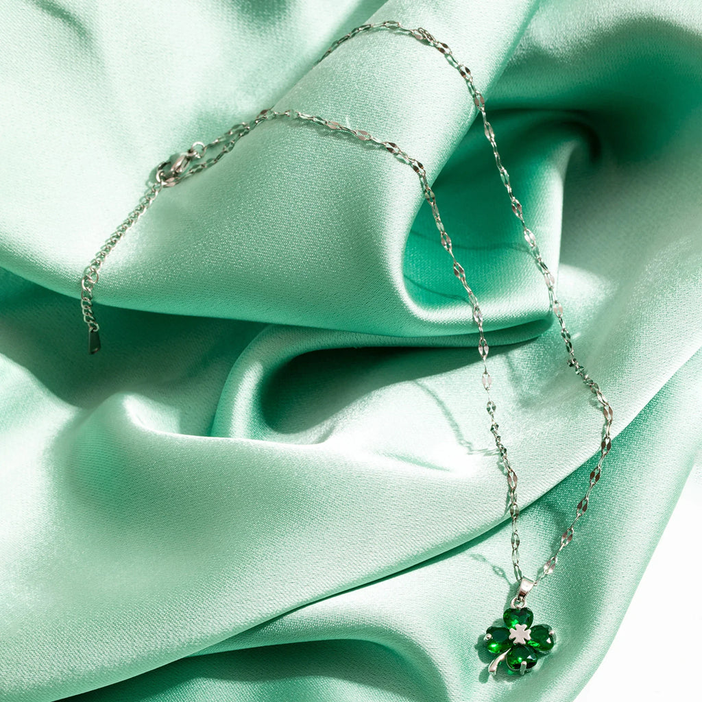 Collier avec Pendentif Trèfle à 4 Feuilles Coloré argent et vert