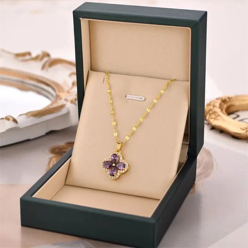 Collier avec Pendentif Trèfle à 4 Feuilles en Zircon Violet