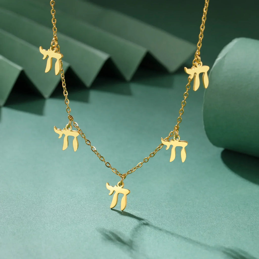 Collier avec pendentifs en lettre hébraïque Chai juif or