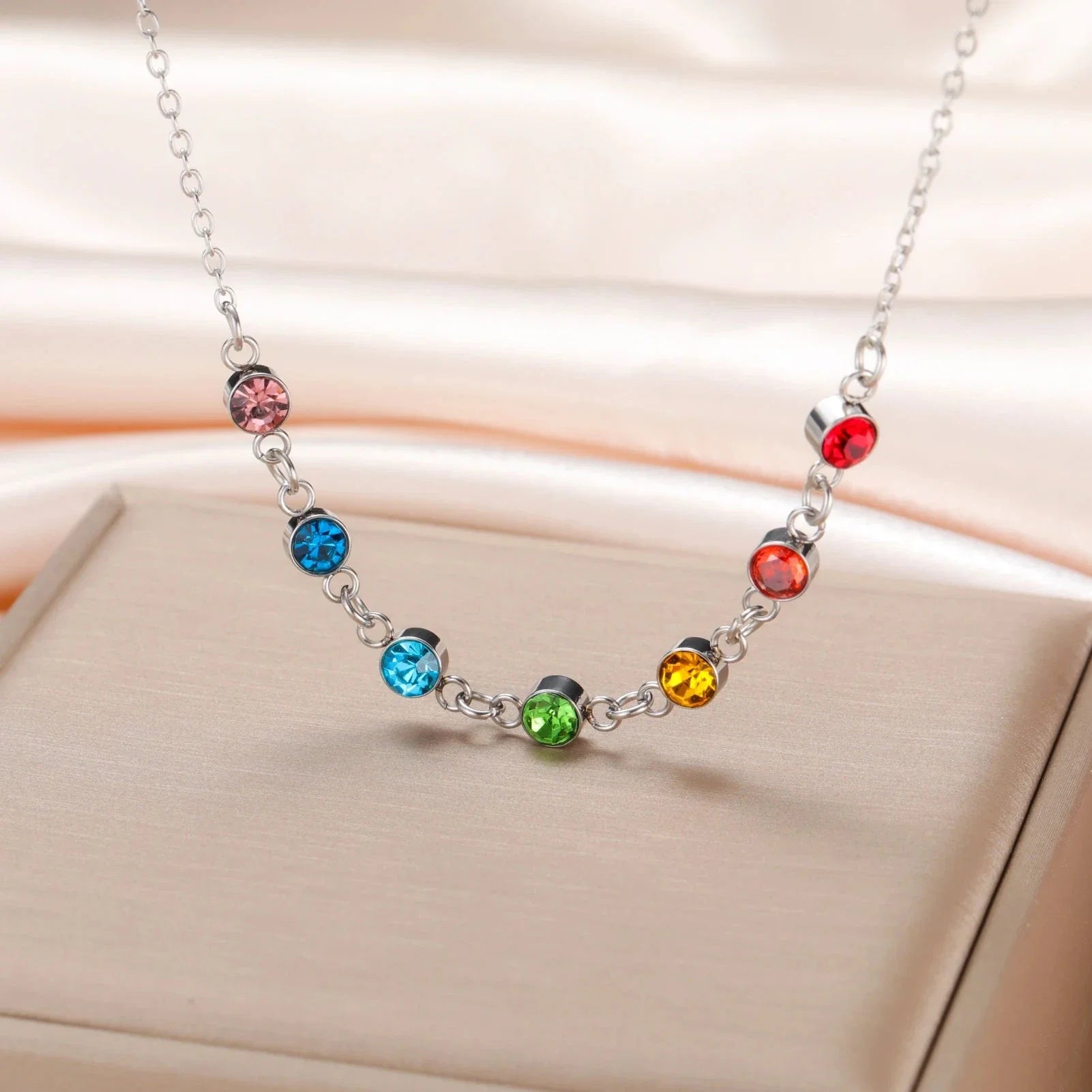 Collier de Protection avec Pendentif en Pierres 7 Chakras pour Femme argent