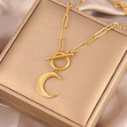 Collier Elégant avec Pendentif Lune