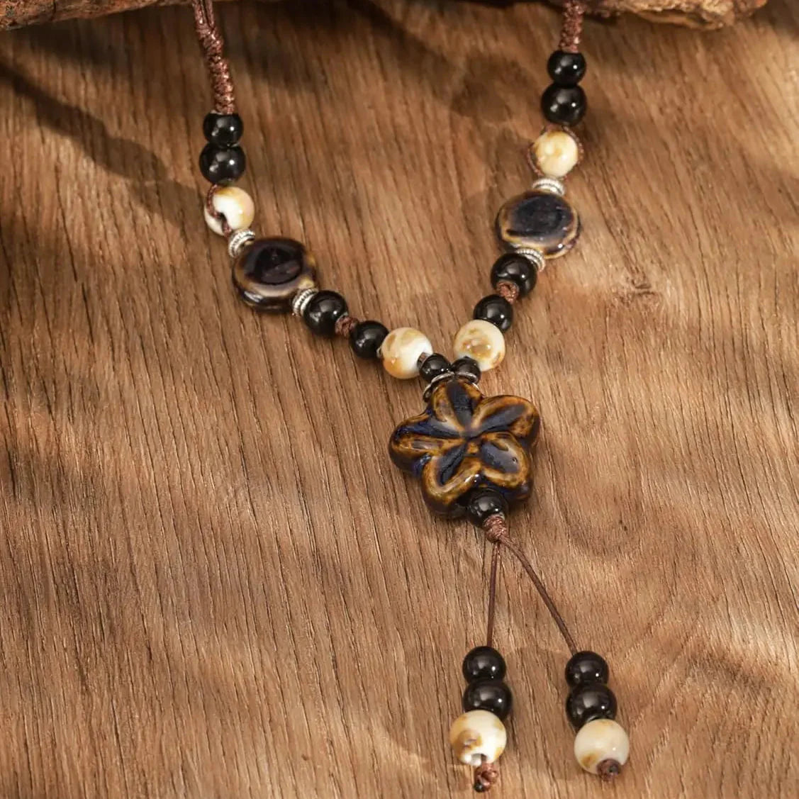 Collier en Perles avec Pendentif Fleur marron