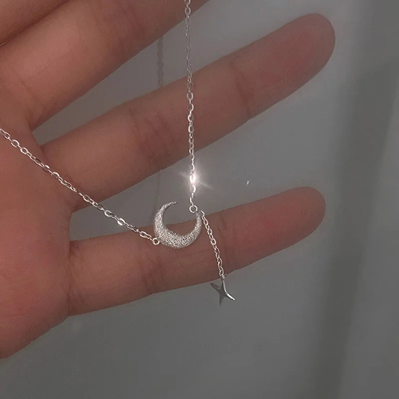 Collier Pendentif avec Lune en Zircon et Etoiles