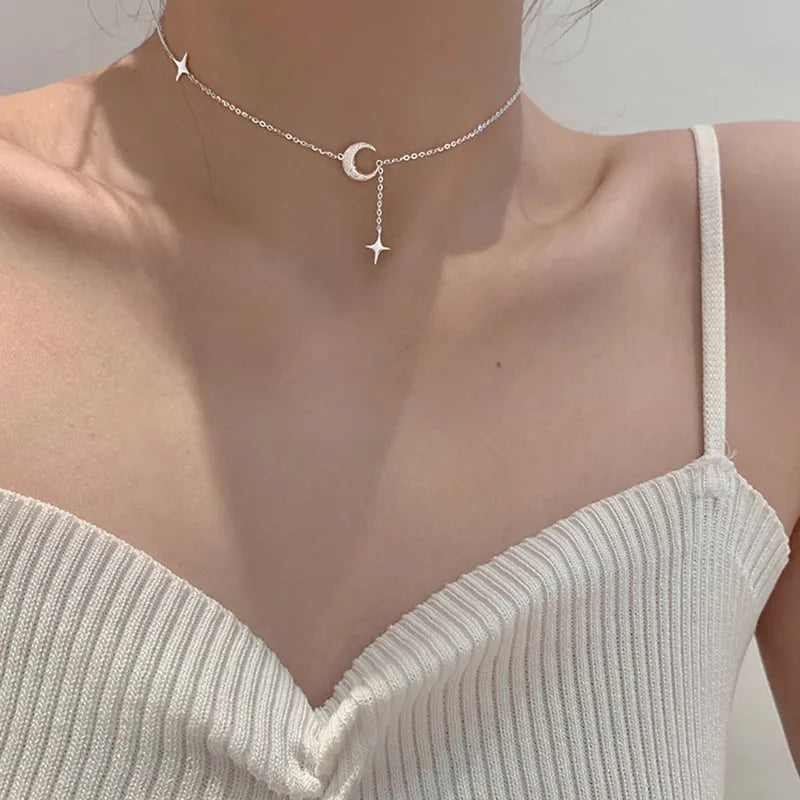 Collier Pendentif avec Lune en Zircon et Etoiles