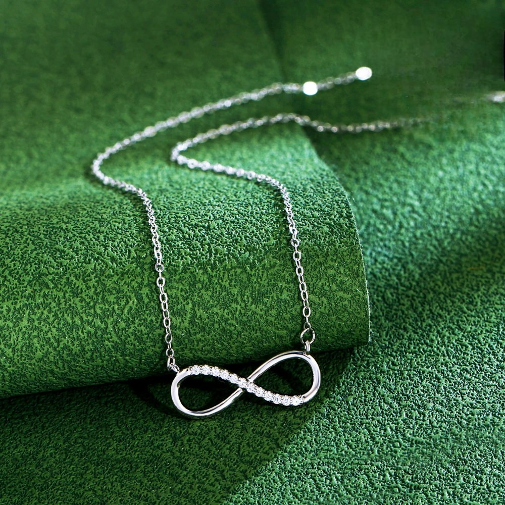 Collier Pendentif de Charme avec Zircon Infini