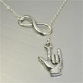 Collier Pendentif Infini et Main