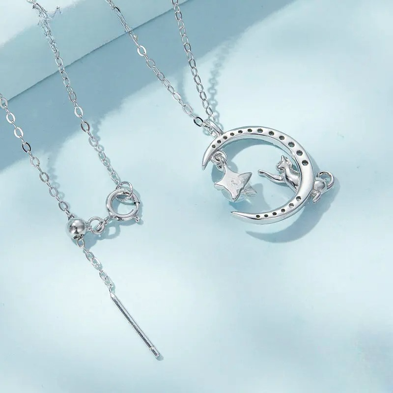 Collier Pendentif Lune en Zircon et Chat
