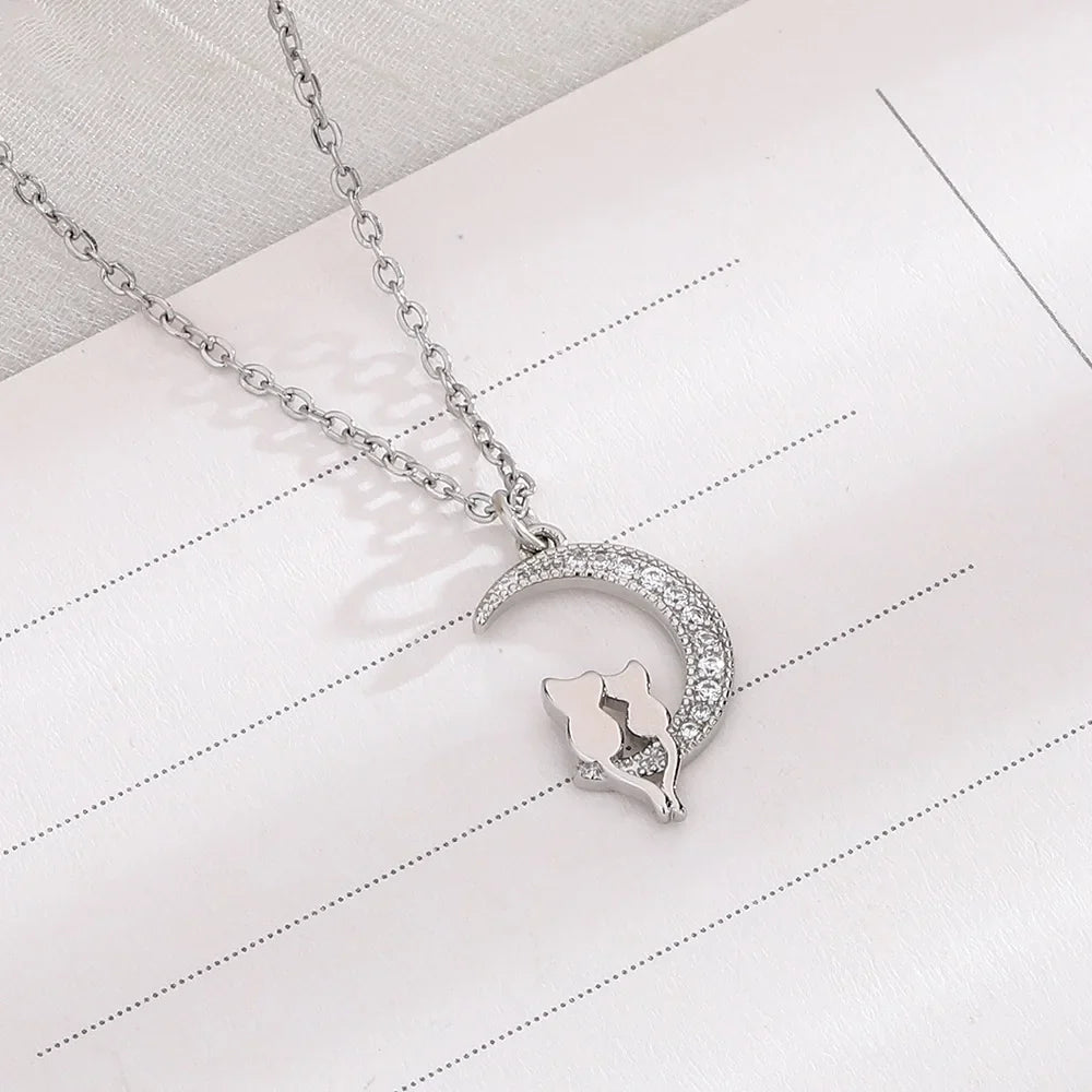 Collier Pendentif Lune et Chats avec Crystal