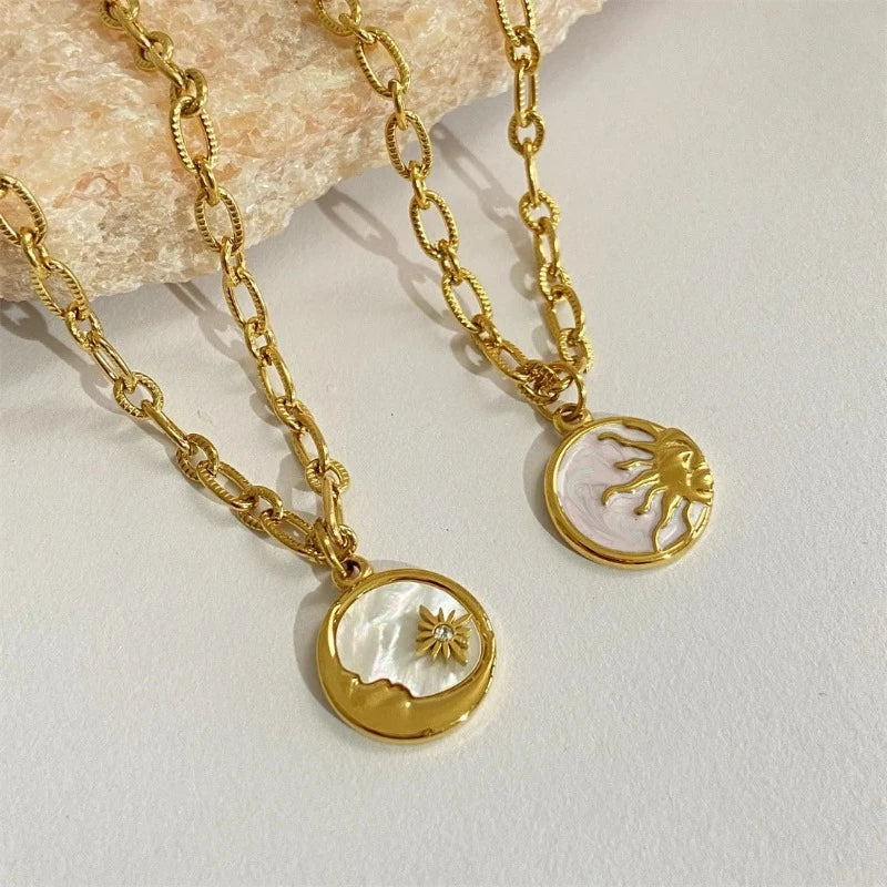 Collier Pendentif Lune ou Soleil Rond