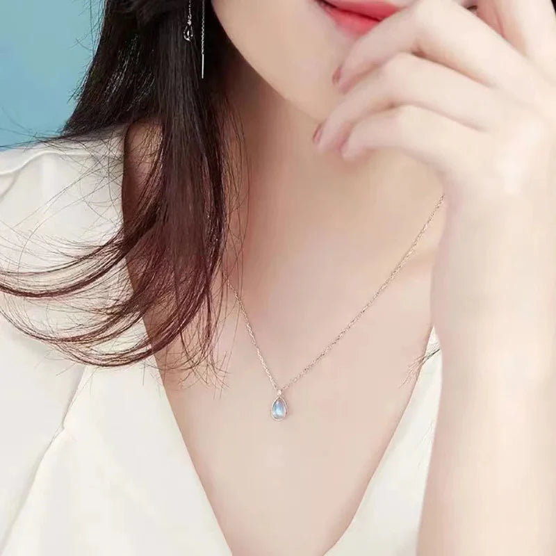 Collier Pendentif Ovale Fertilité de la Femme Pierre de Lune