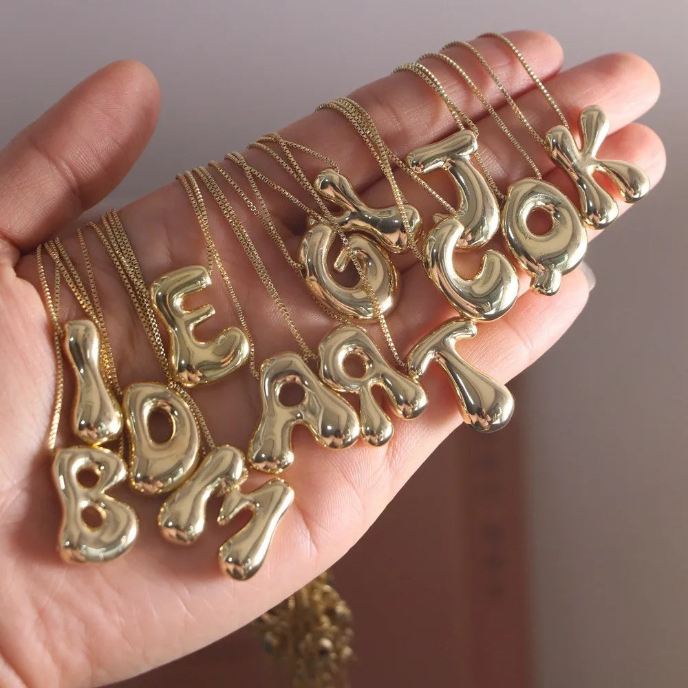 Collier femme avec pendentif initiale d