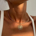 Collier Ras de Cou avec Pendentif Soleil or