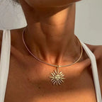 Collier Ras de Cou avec Pendentif Soleil or