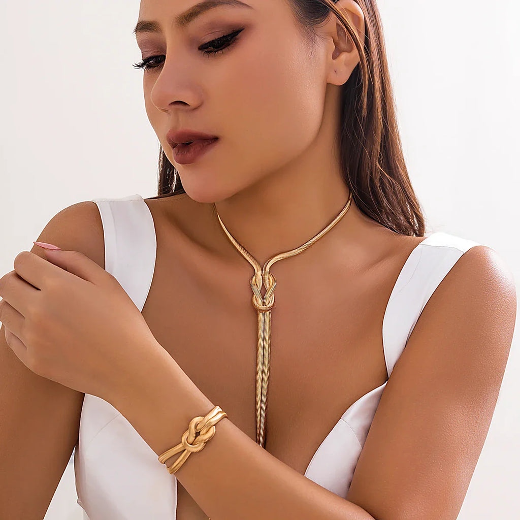 Long Collier De Décolleté & Son Bracelet Noeud