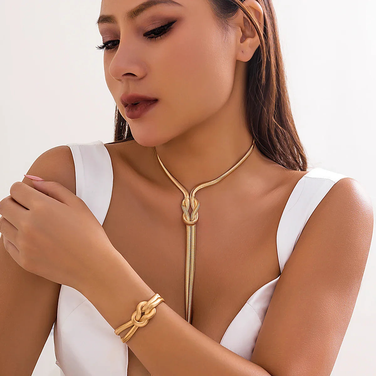 Long Collier De Décolleté & Son Bracelet Noeud